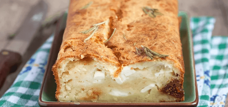 Cake aux figues, chèvre et feta