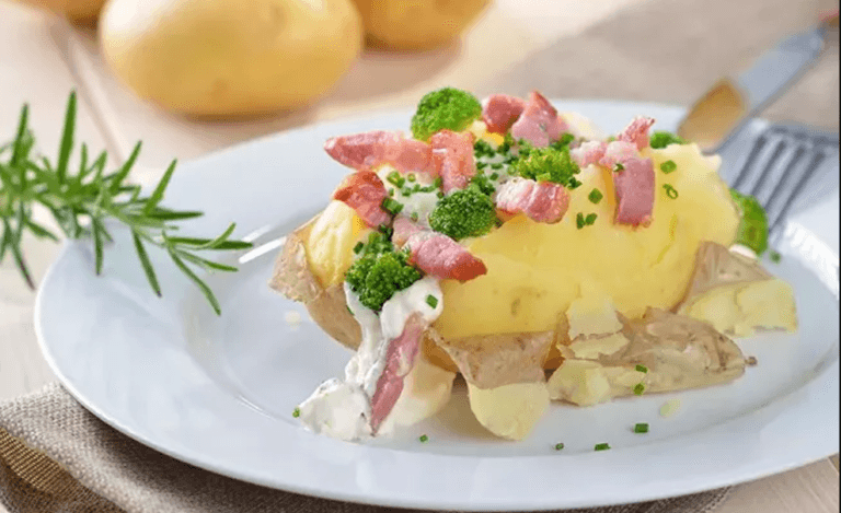 Pomme de Terre Farcie aux Lardons et Brocoli – Une Recette Savoureuse et Facile
