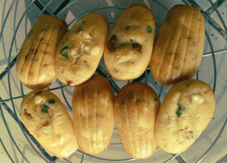 Savoureuses madeleines au chèvre avec une touche de tomates séchées