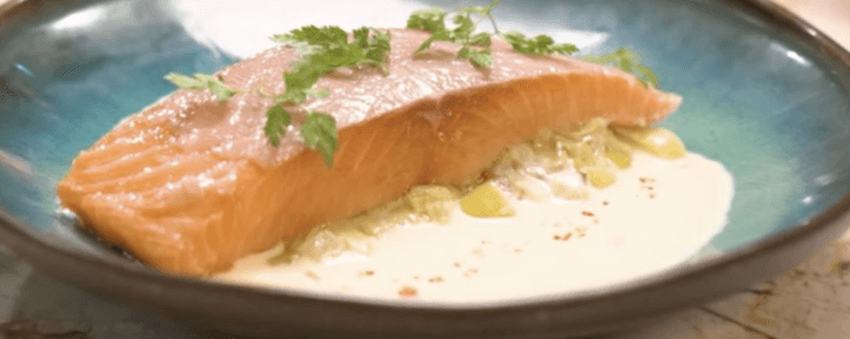 Saumon Confit, Poireaux et Sauce au Verjus