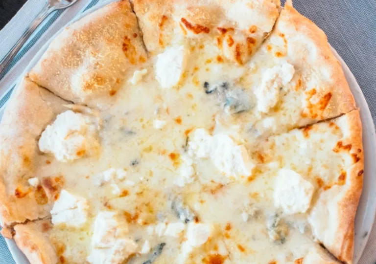 Pizza aux 4 fromages
