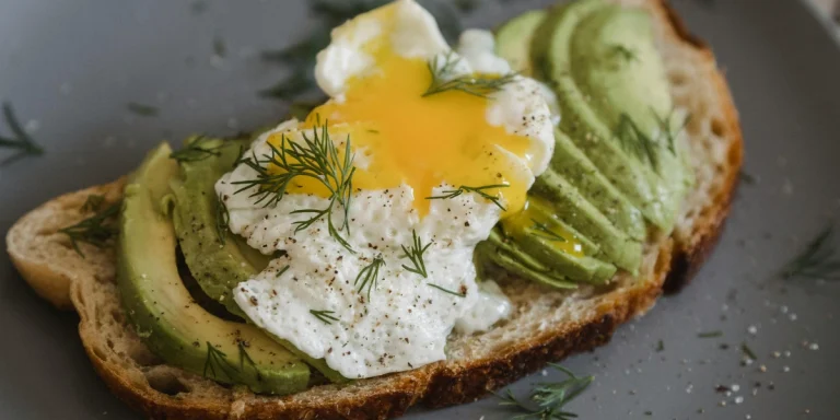 Toast à l’avocat et œuf poché