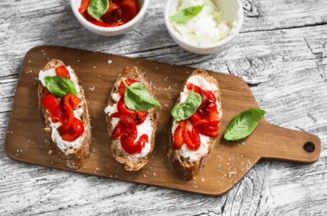 Bruschetta au chèvre, au poivron et au miel